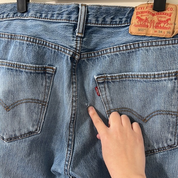 Levi’s Men’s 501 Light Wash Distressed Straight Leg Jeans Size 34 X 36 - Picture 11 of 13